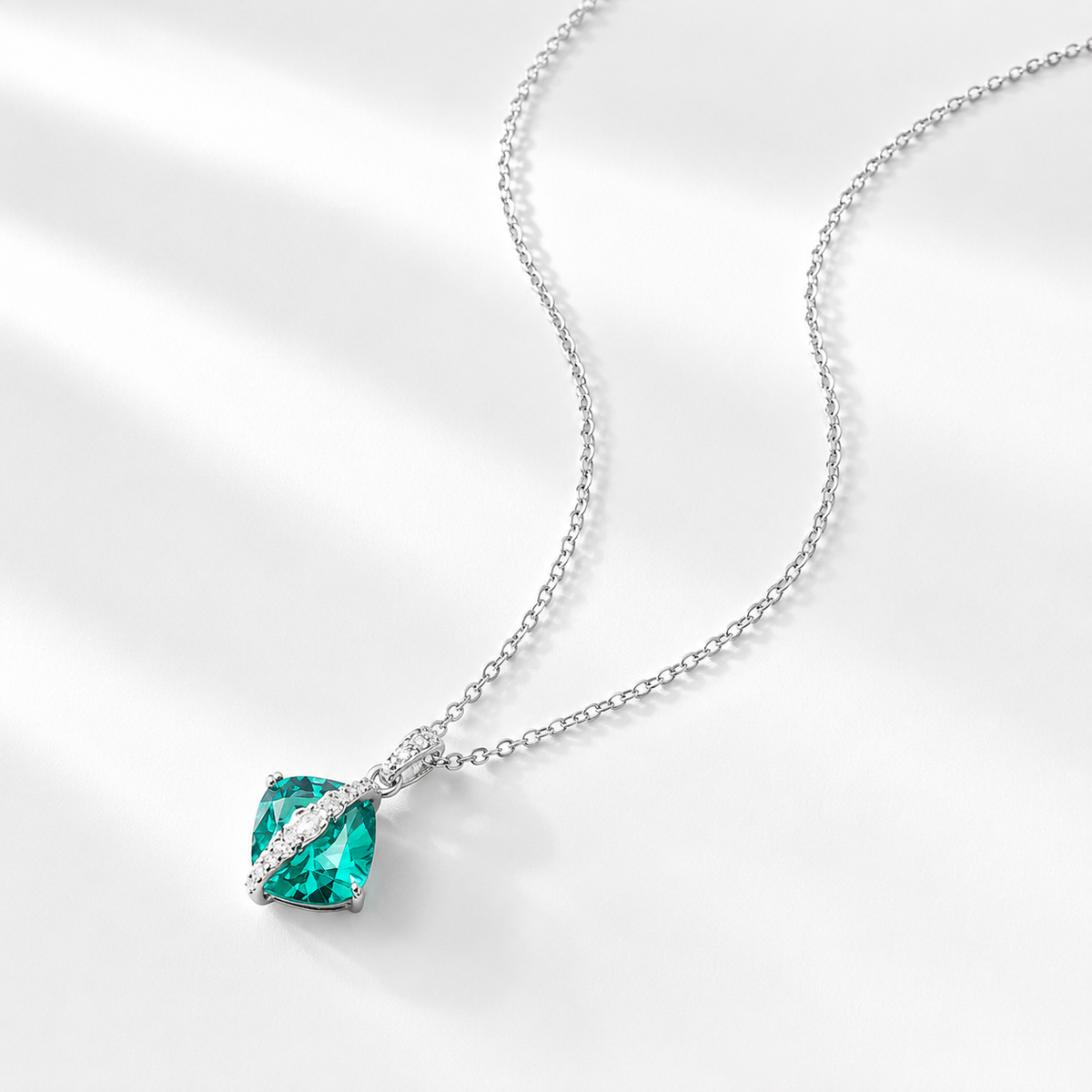 Menthe Square Necklace