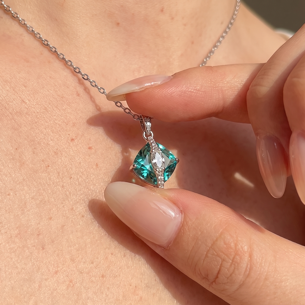 Menthe Square Necklace